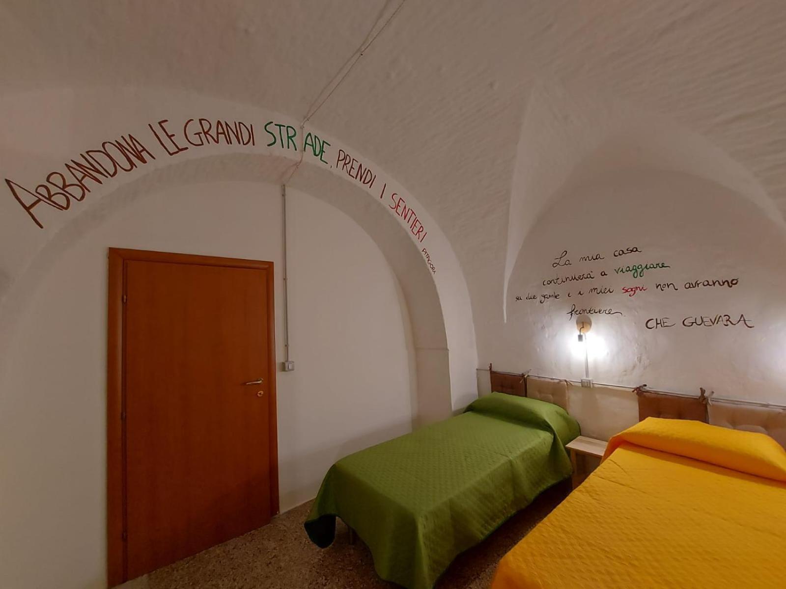 Albergue Lupus In Fabula Miglionico Habitación foto